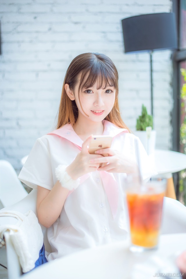 两人愕然的看向对方，魏延面色有些不好看的看向庞统：“不打？”